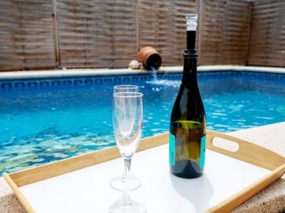 Location vacances Maison Castellet-i-la-gornal  B en Espagne